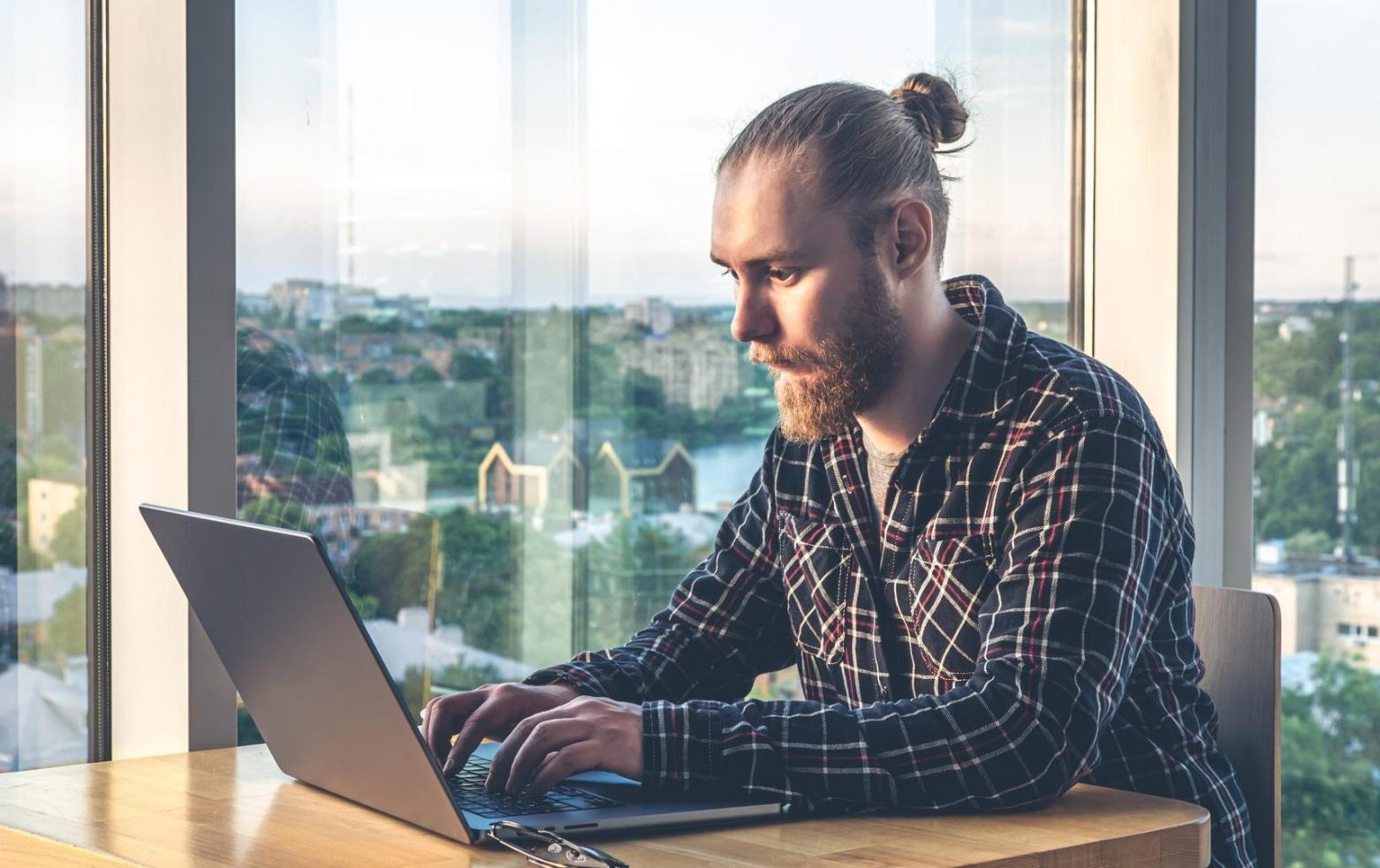 Moderne KI-Monitoring-Arbeitsumgebung mit Datensystemen